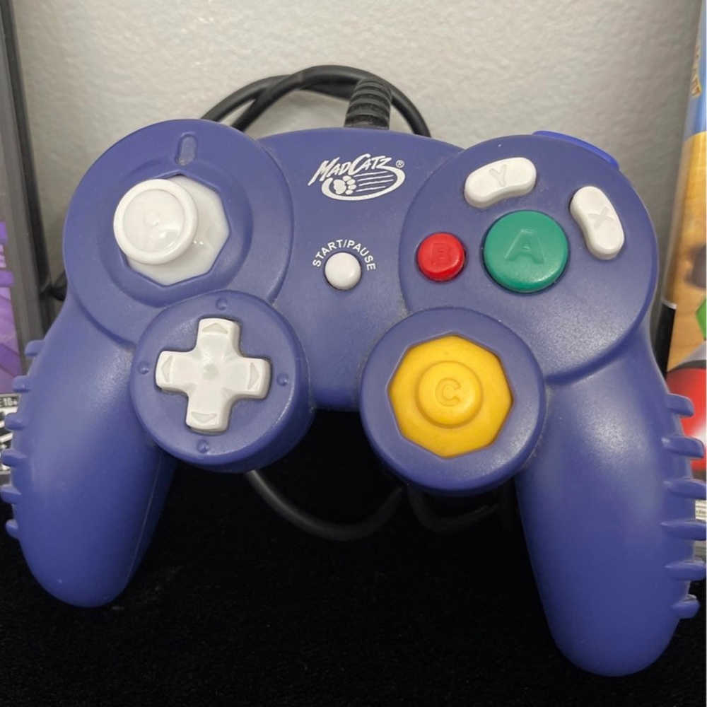 Nintendo Game Cube Controller & Game - Picture 2 of 6